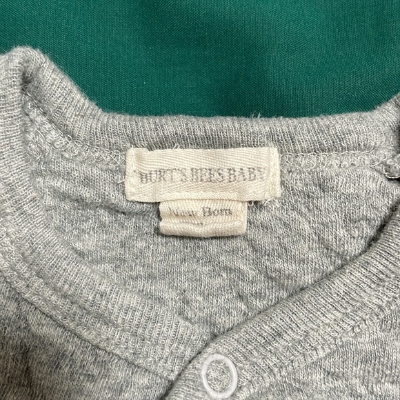 Bundle for discount 4 for $20 Burt’s bees baby onesie, no foot. Newborn 3 month - Picture 2 of 4